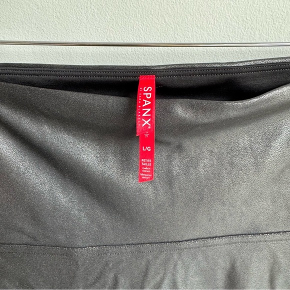 Spanx Shimmer Leggings Black High Rise Stretch Pull On metallic size L Pettite - Picture 9 of 9